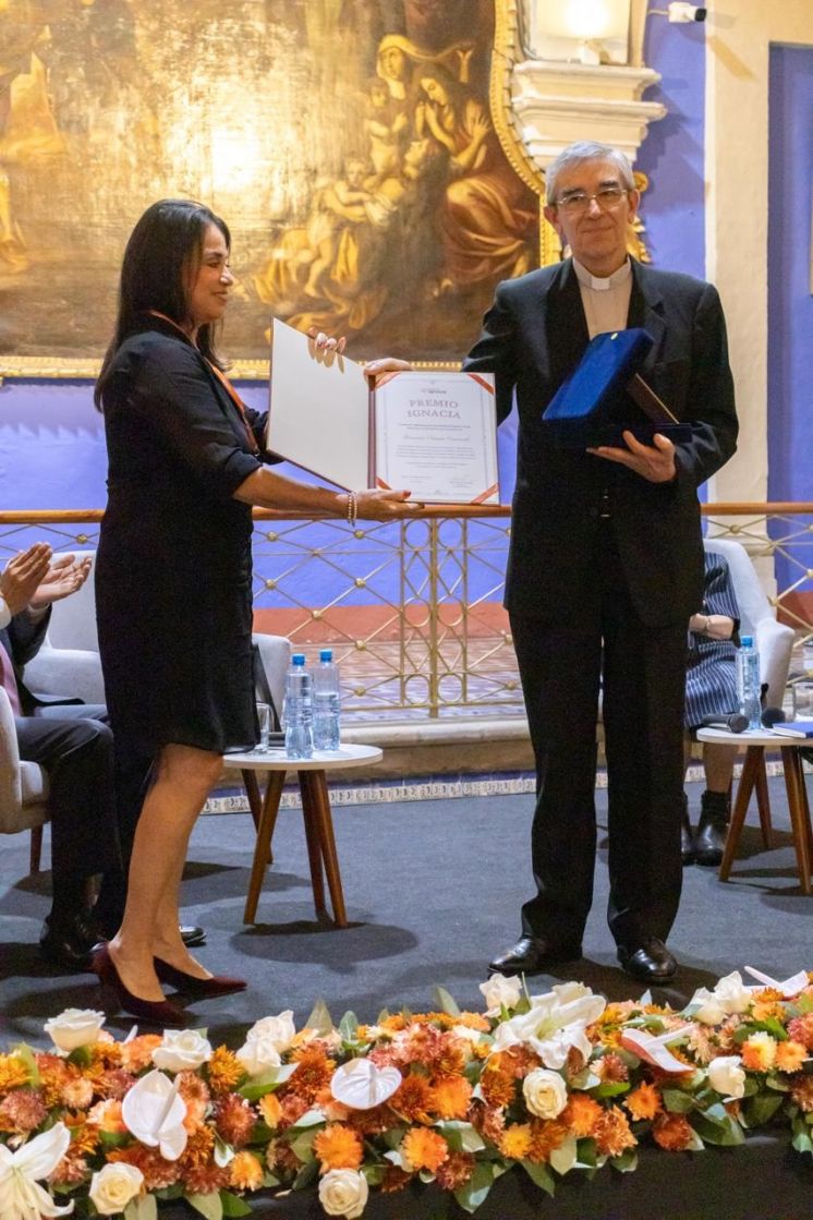 FUNDACIÓN ENTREGA “PREMIO IGNACIA”